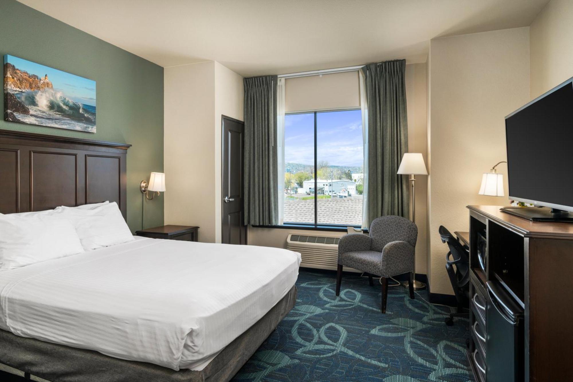Park Point Marina 3*